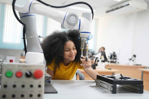 Can Smart Glasses with Augmented Reality Replace Traditional Textbooks?